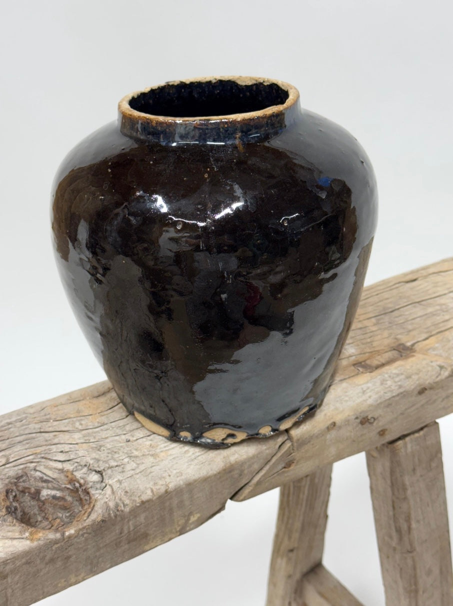 Vintage Chinese glossy vase