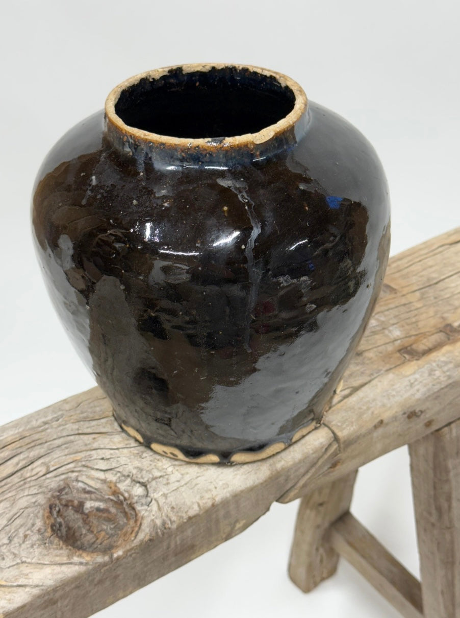 Vintage Chinese glossy vase