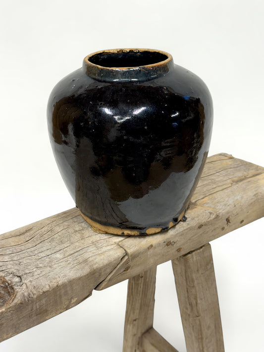 Vintage Chinese glossy vase