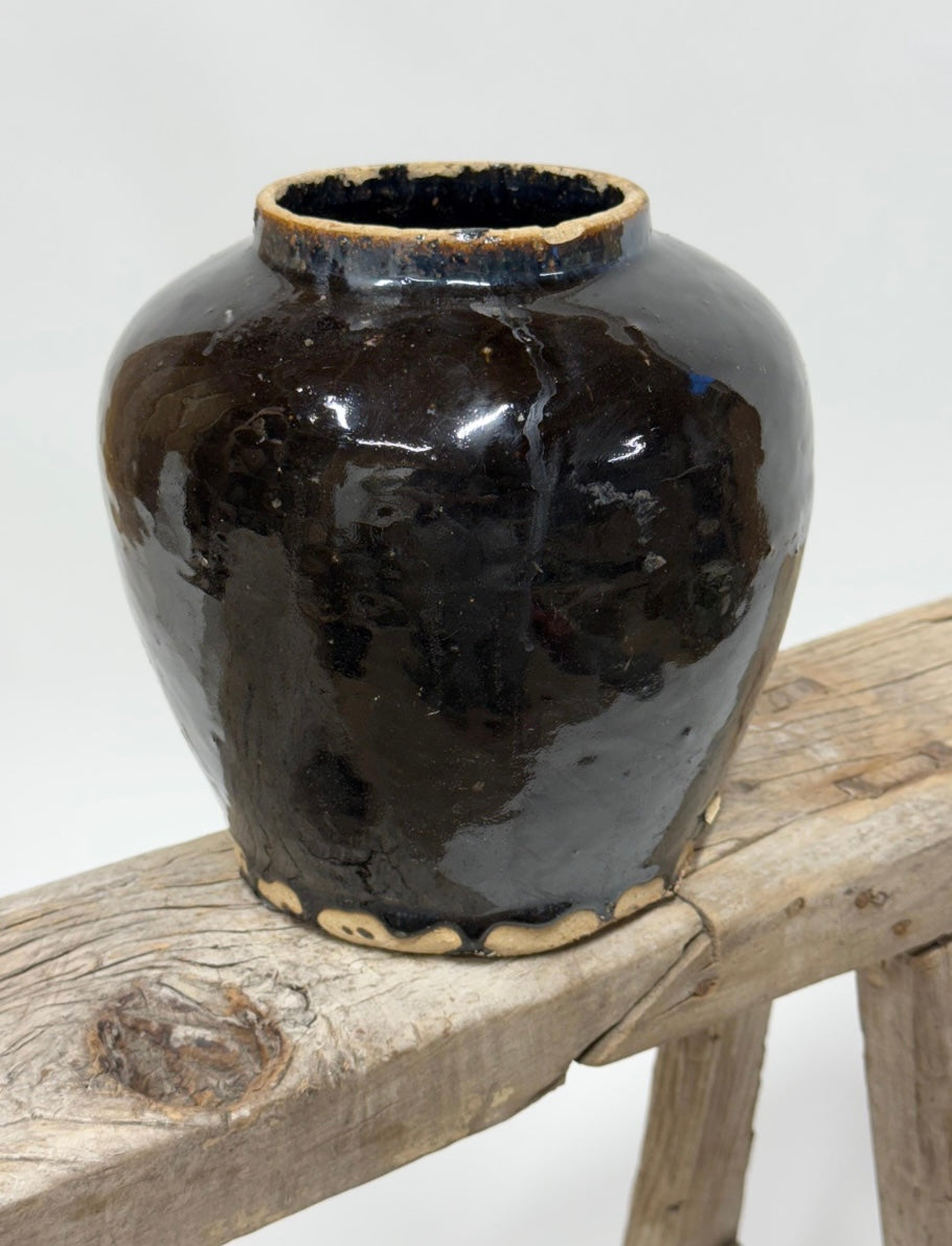Vintage Chinese glossy vase