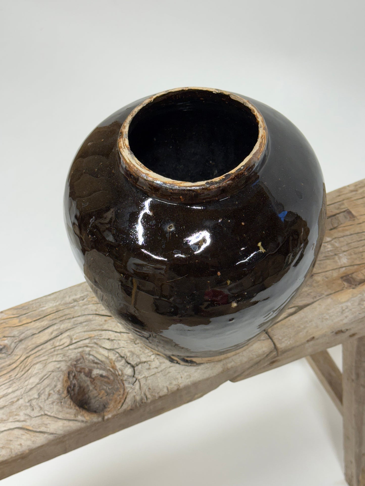Vintage Chinese glossy vase