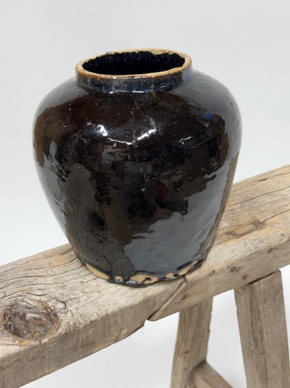 Vintage Chinese glossy vase