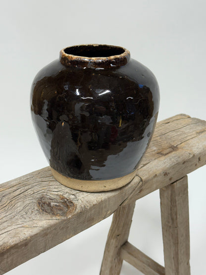 Vintage Chinese glossy vase