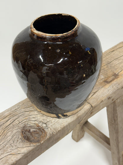 Vintage Chinese glossy vase