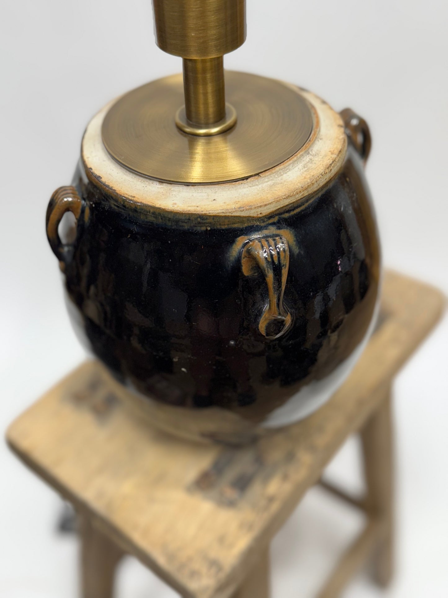 Glossy Chinese Pot Lamp