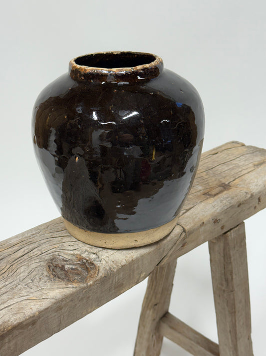 Vintage Chinese glossy vase