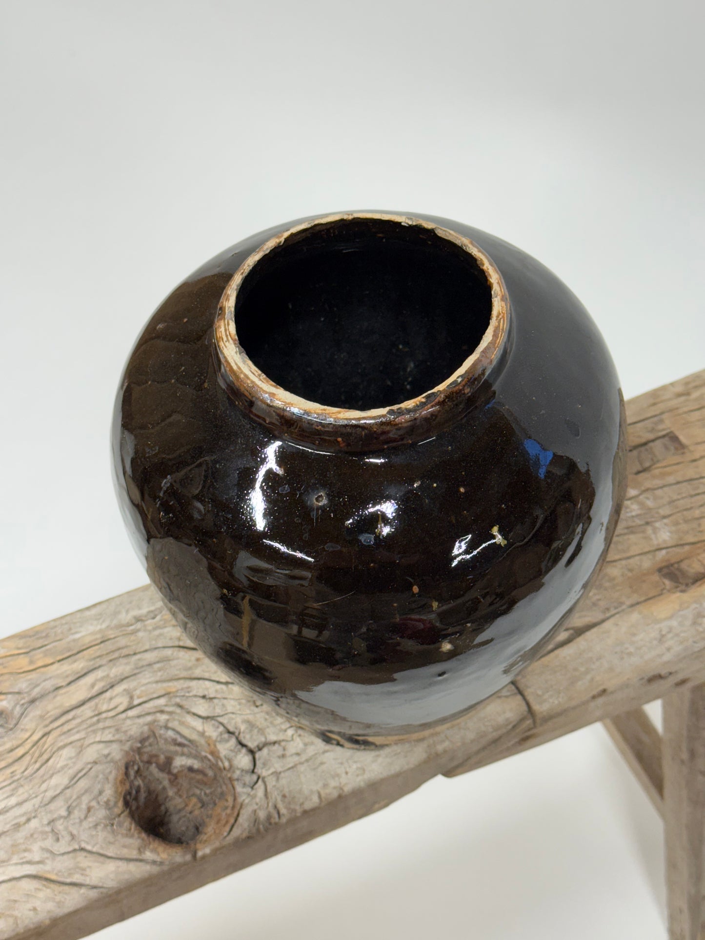 Vintage Chinese glossy vase