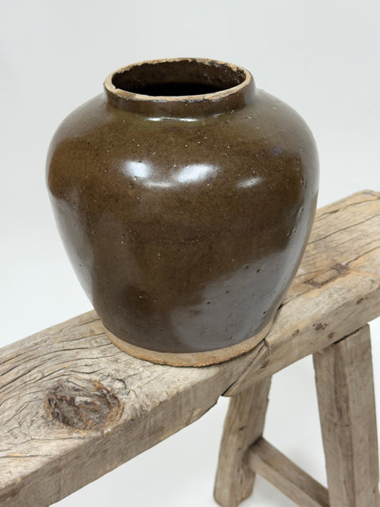 Vintage Chinese glossy vase