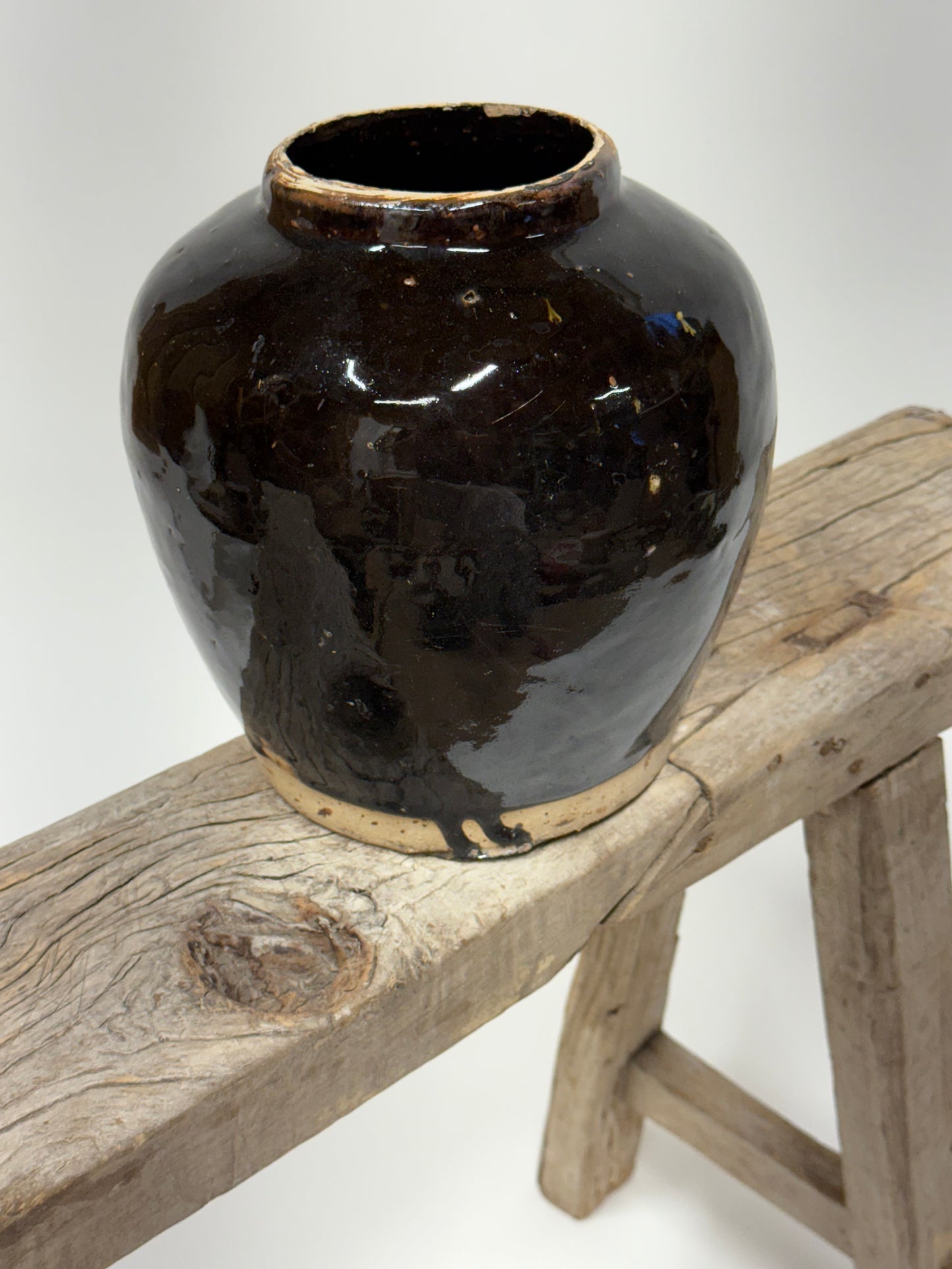 Vintage Chinese glossy vase