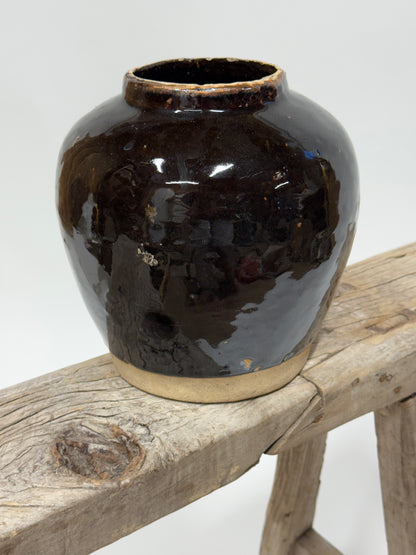 Vintage Chinese glossy vase