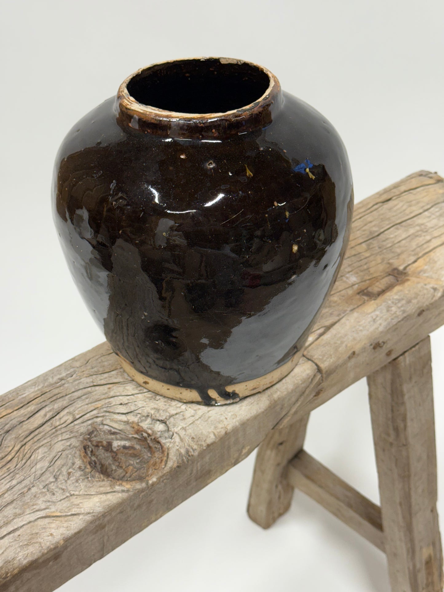 Vintage Chinese glossy vase
