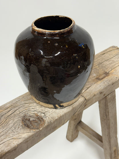 Vintage Chinese glossy vase