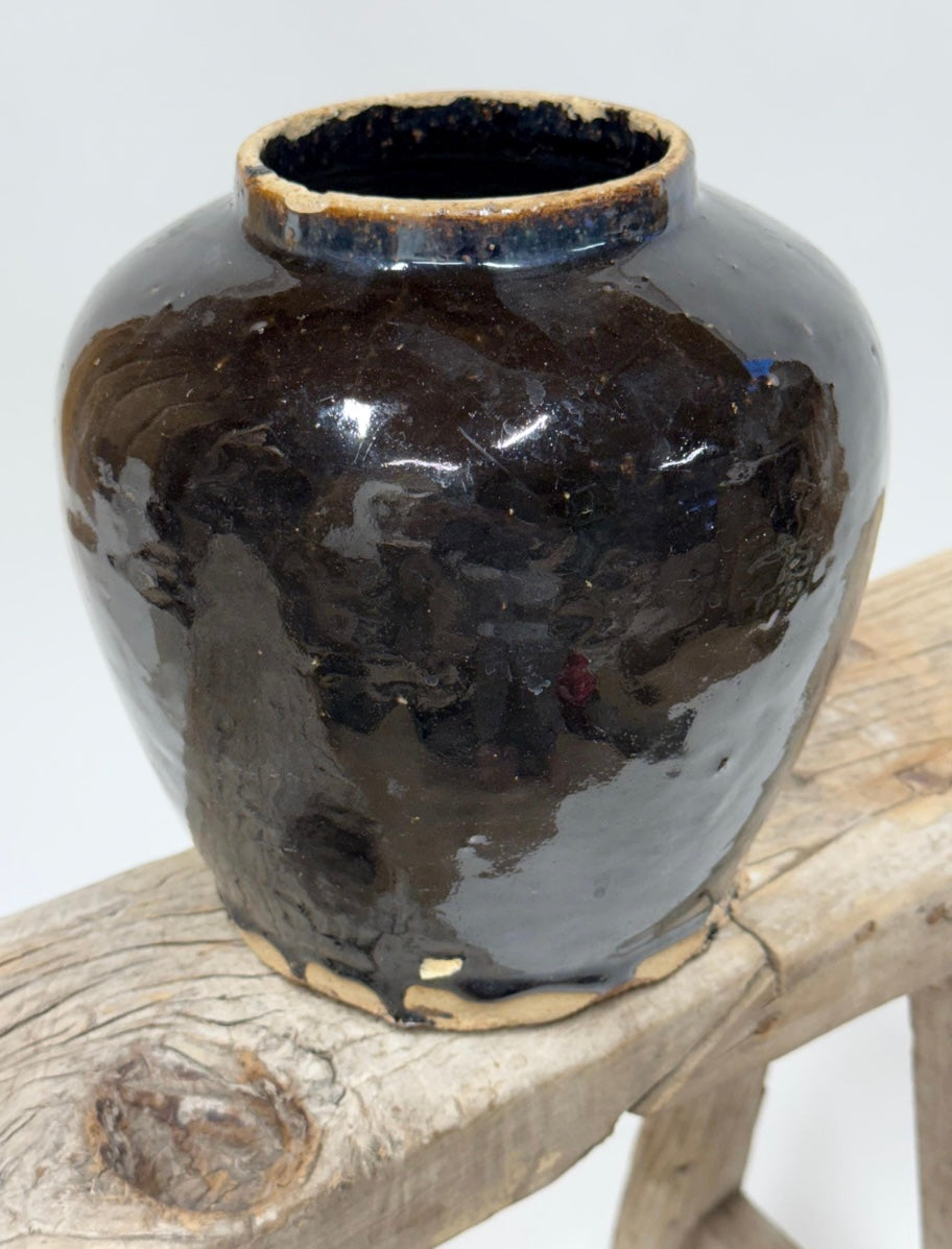 Vintage Chinese glossy vase