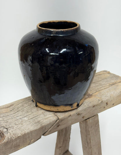 Vintage Chinese glossy vase
